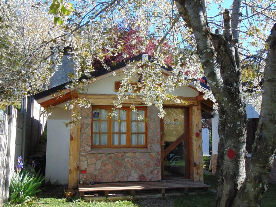 Chalet Casa Al Pie Del Cerro Otto Rodeada De Bosque.